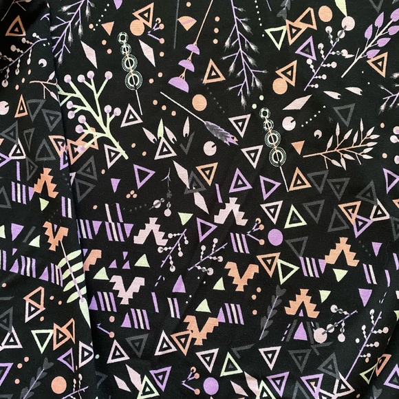 Lularoe XL Women’s Classic Tee Shirt - Picture 2 of 4